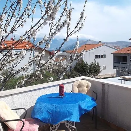 Apartman In With Balcony, Air Conditioning, Wifi, Dishwasher 3320-1 Baška