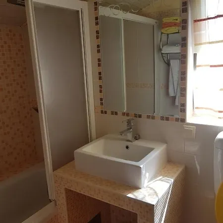 In With Balcony, Air Conditioning, Wifi, Dishwasher 3320-1 Apartman Baška